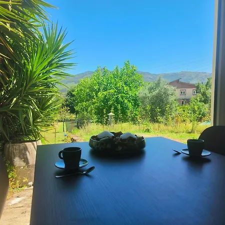 Luxe Studio Met Zwembad, Bergzicht & Dakterras Holiday home Esperanca (Braga)
